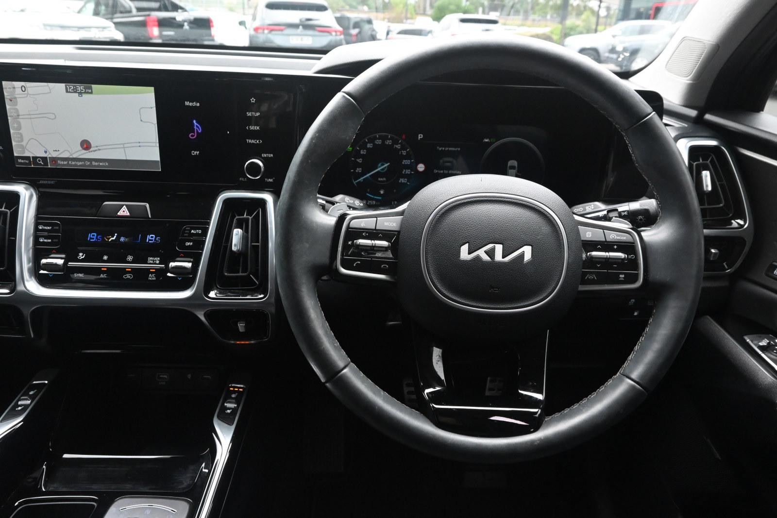 Kia Sorento image 4