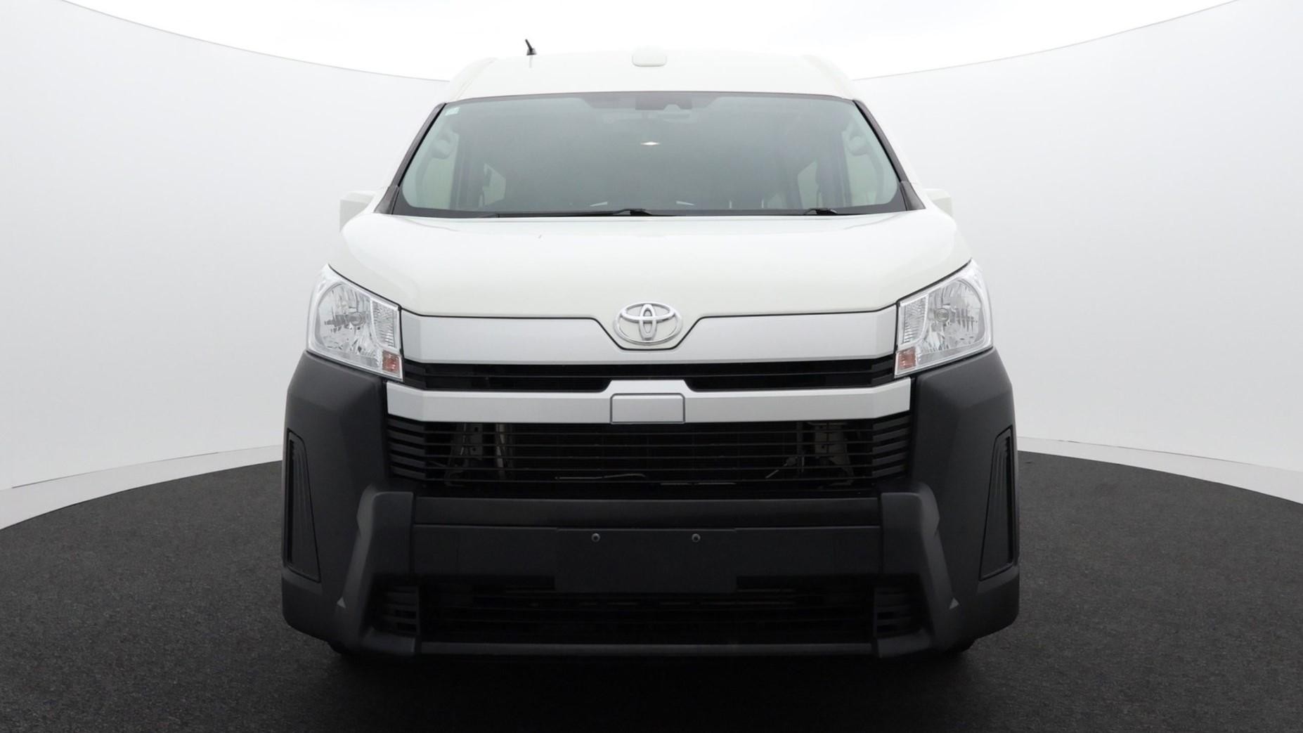 Toyota Hiace image 2