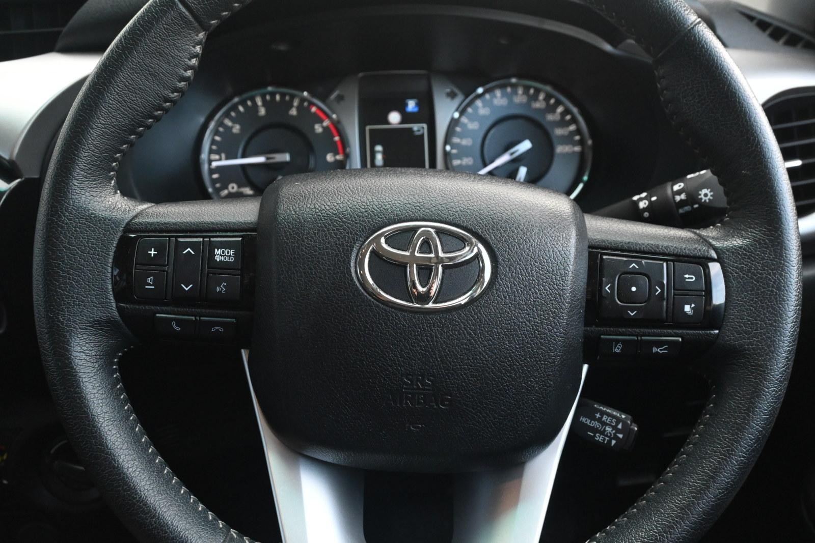 Toyota Hilux image 4