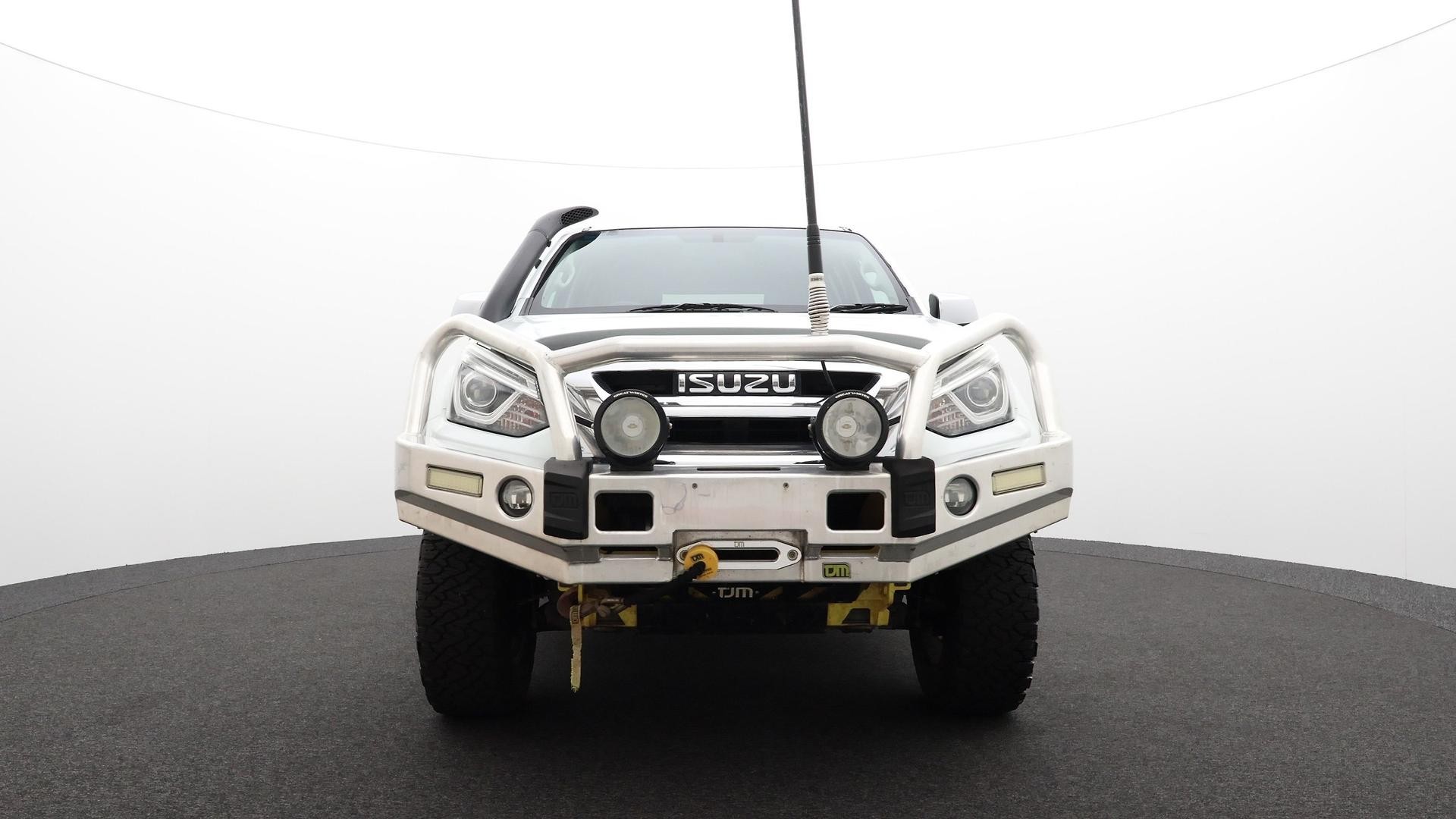 Isuzu Mu-x image 2