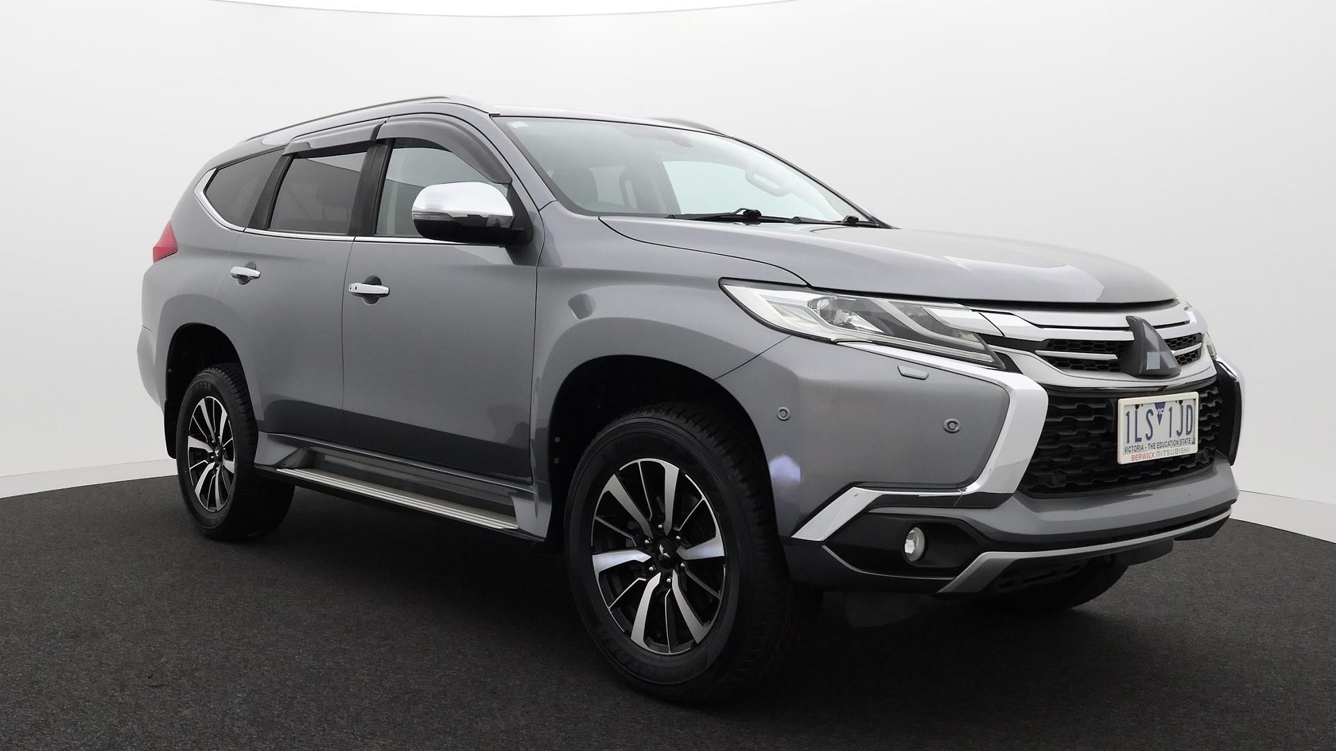 Mitsubishi Pajero Sport image 3