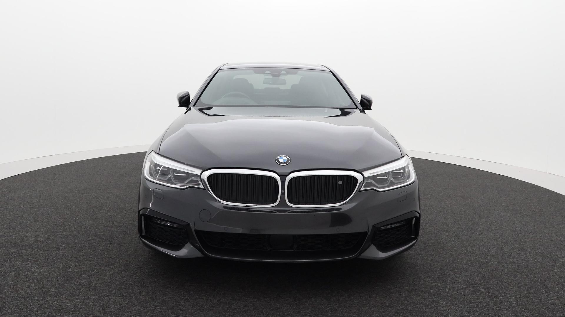 BMW 5 Series image 2