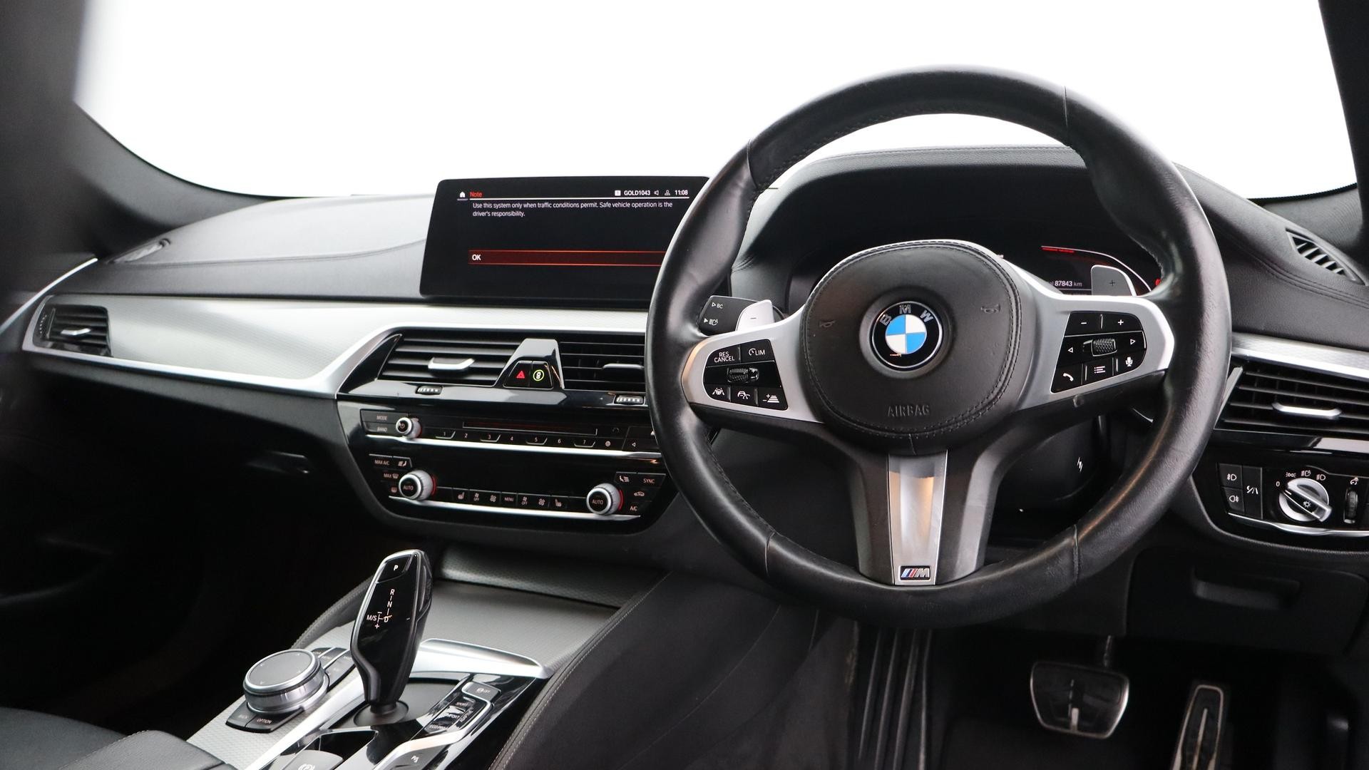 BMW 5 Series image 4