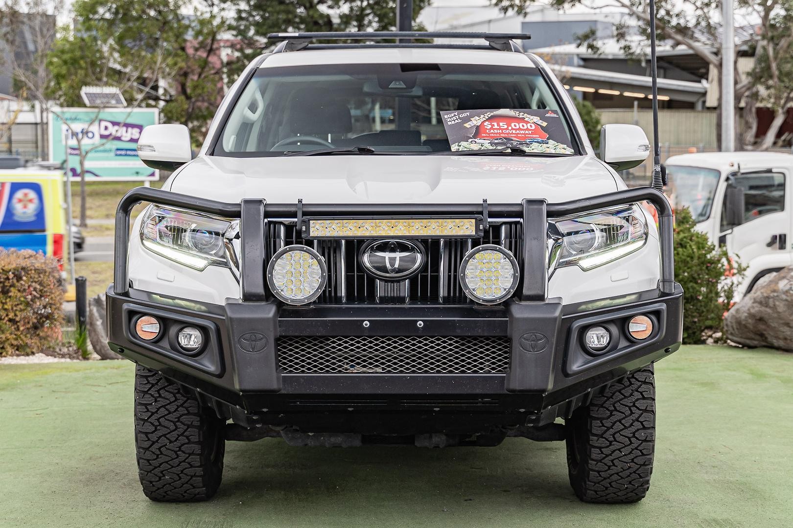Toyota Landcruiser Prado image 3