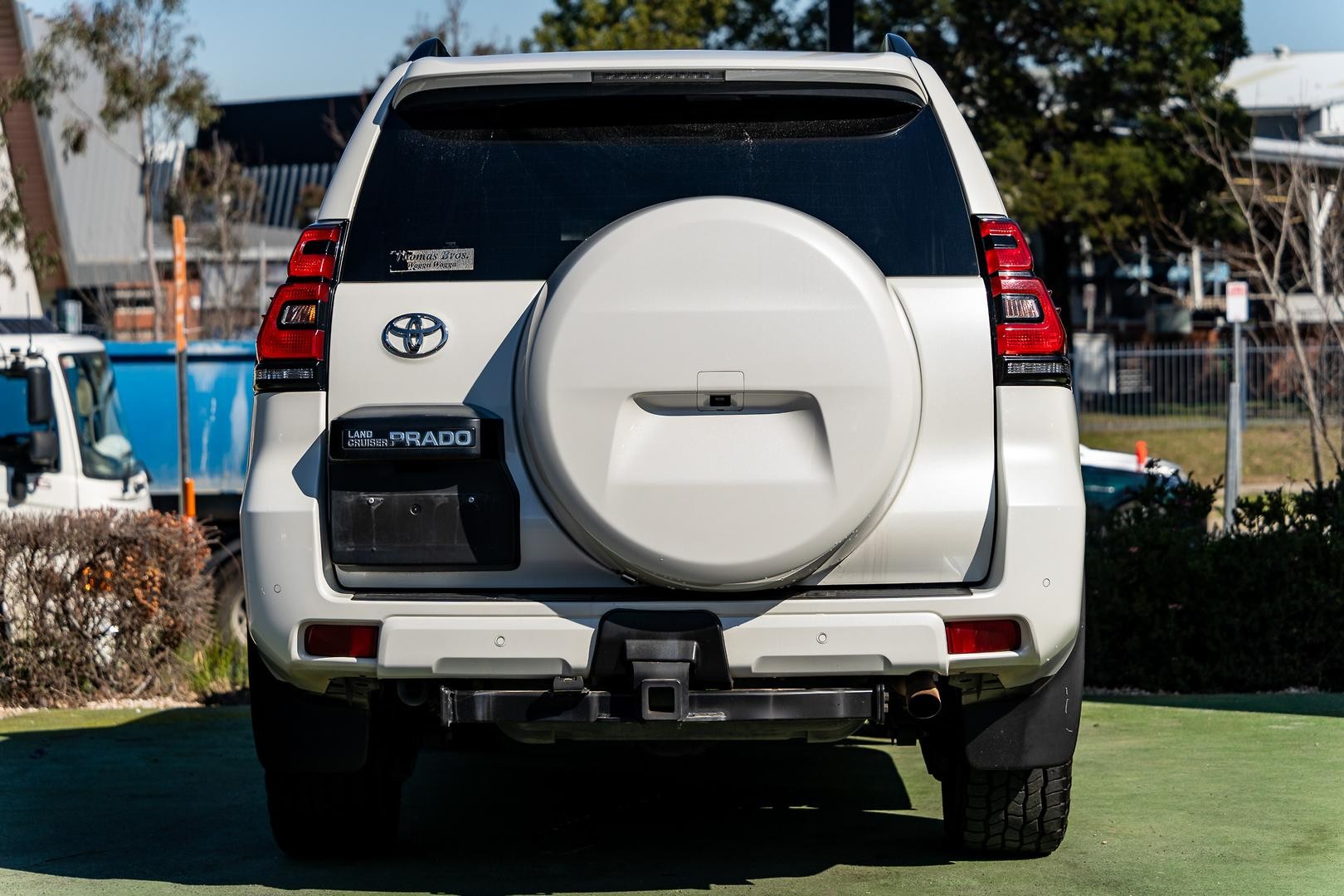 Toyota Landcruiser Prado image 3