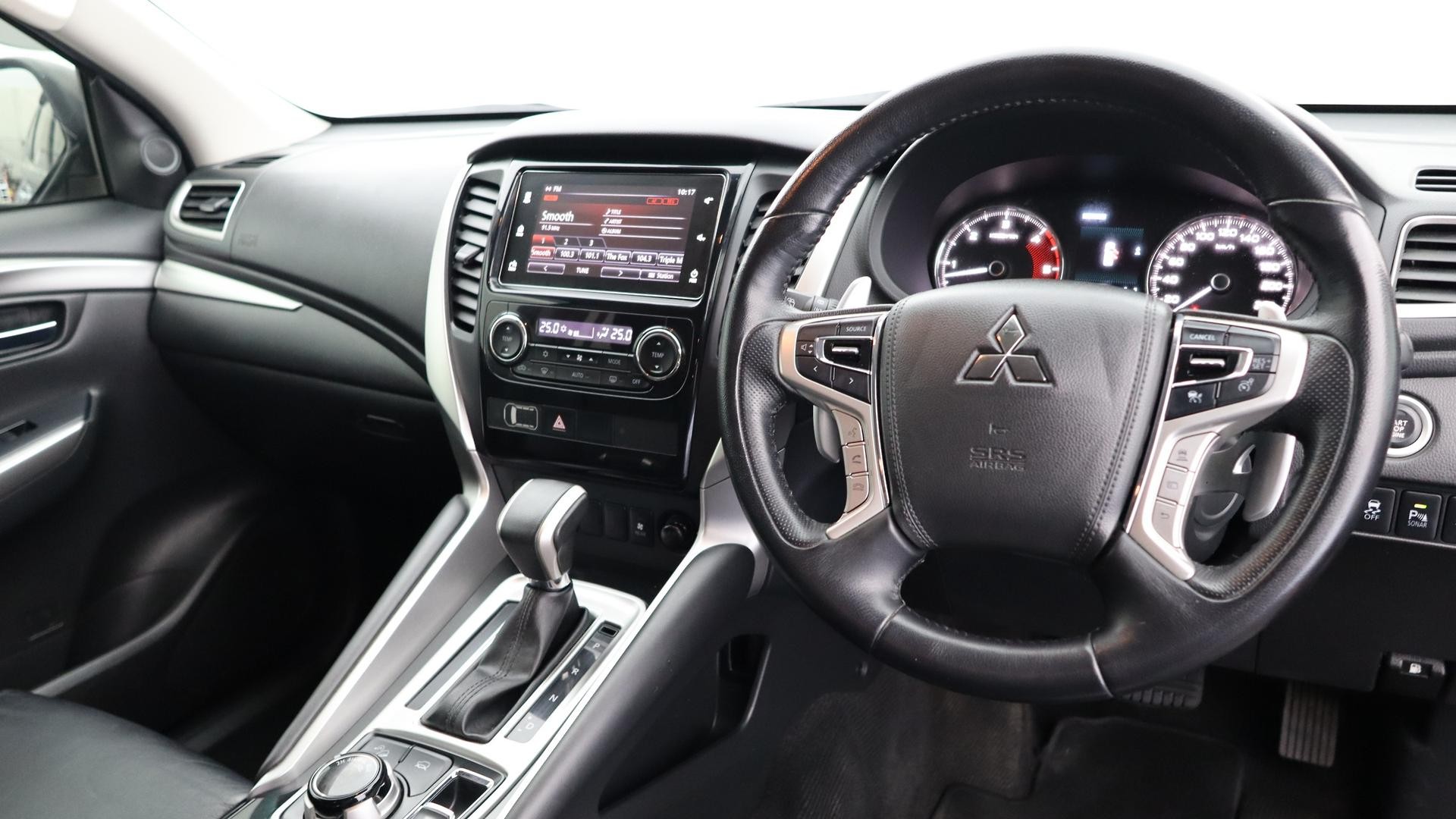 Mitsubishi Pajero Sport image 4