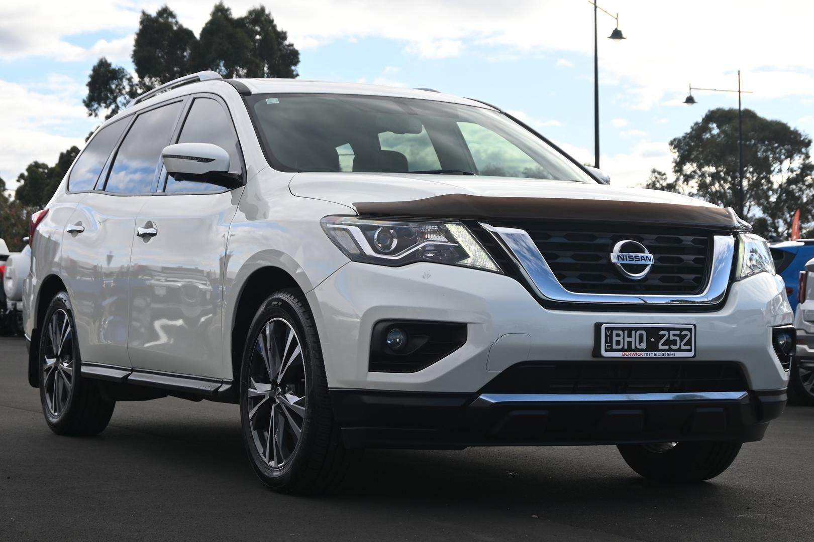 Nissan Pathfinder image 3