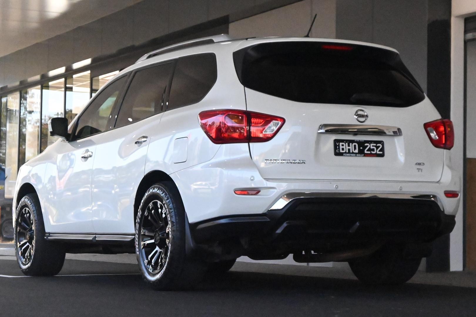 Nissan Pathfinder image 4