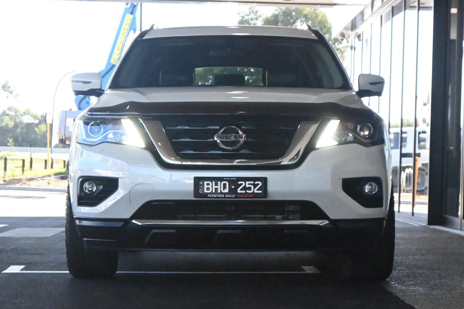 Nissan Pathfinder image 2