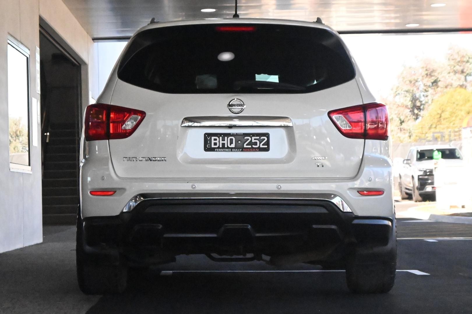 Nissan Pathfinder image 3