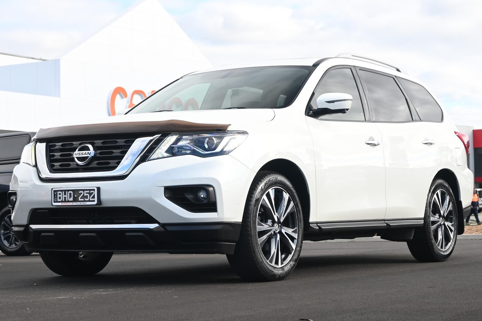Nissan Pathfinder image 1