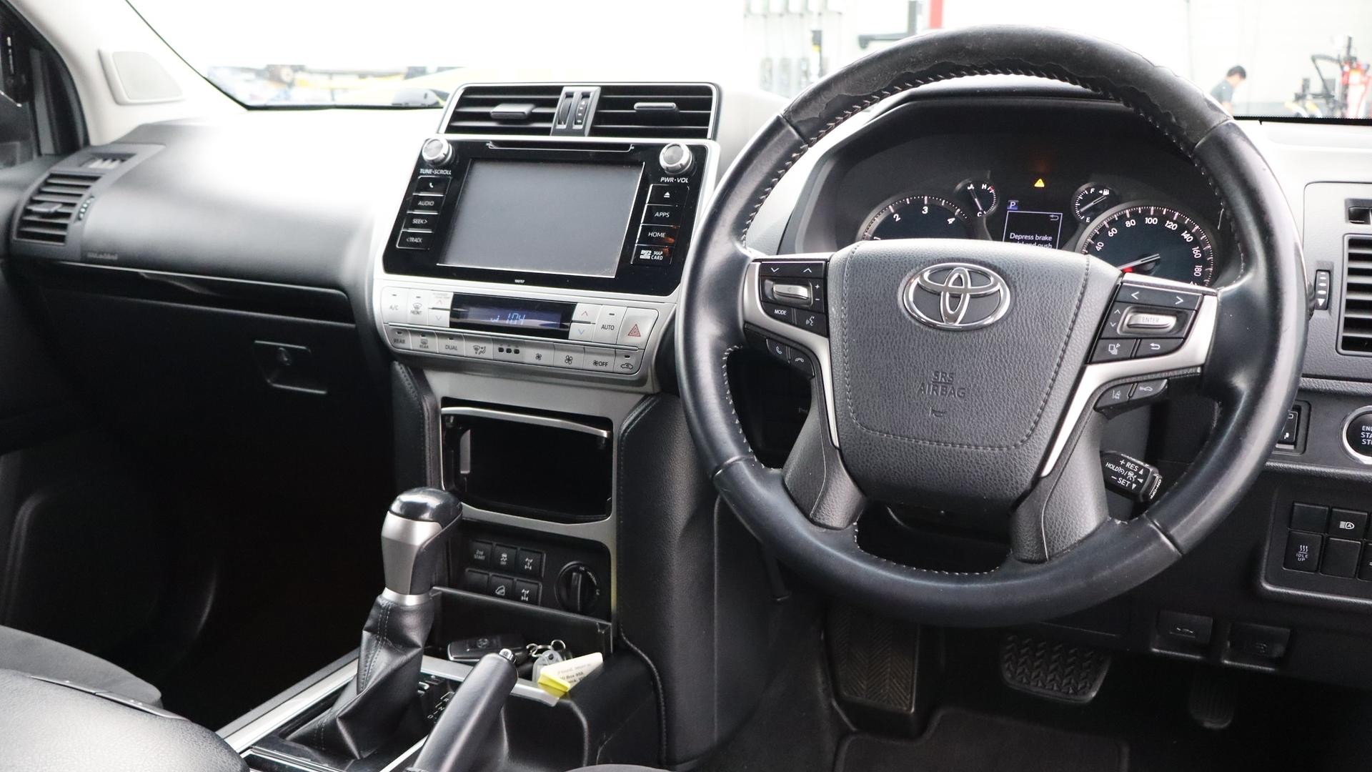Toyota Landcruiser Prado image 4