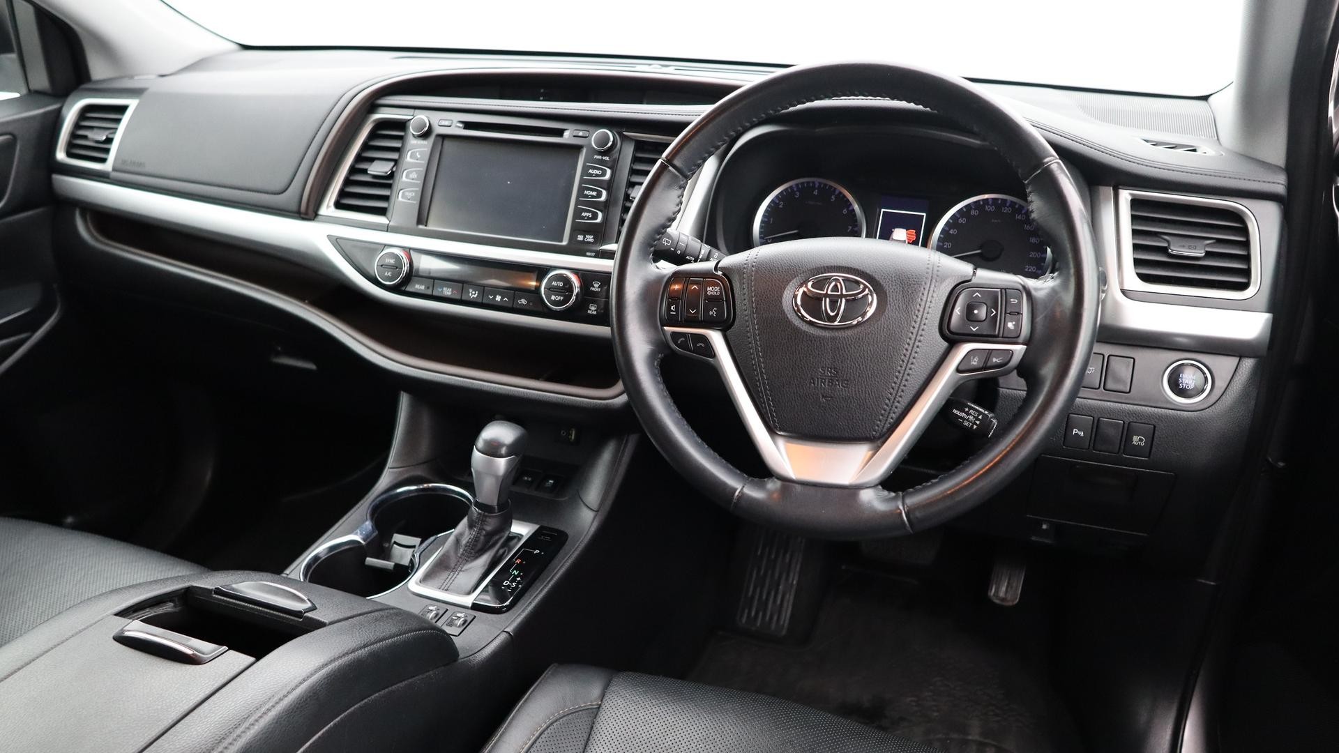 Toyota Kluger image 4