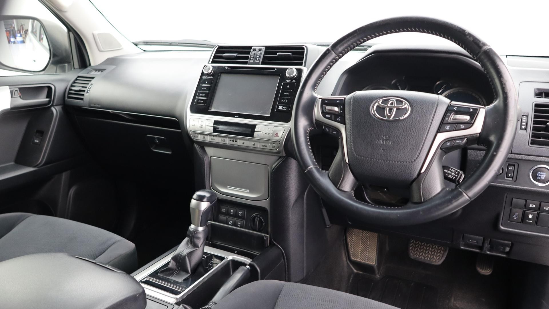 Toyota Landcruiser Prado image 4