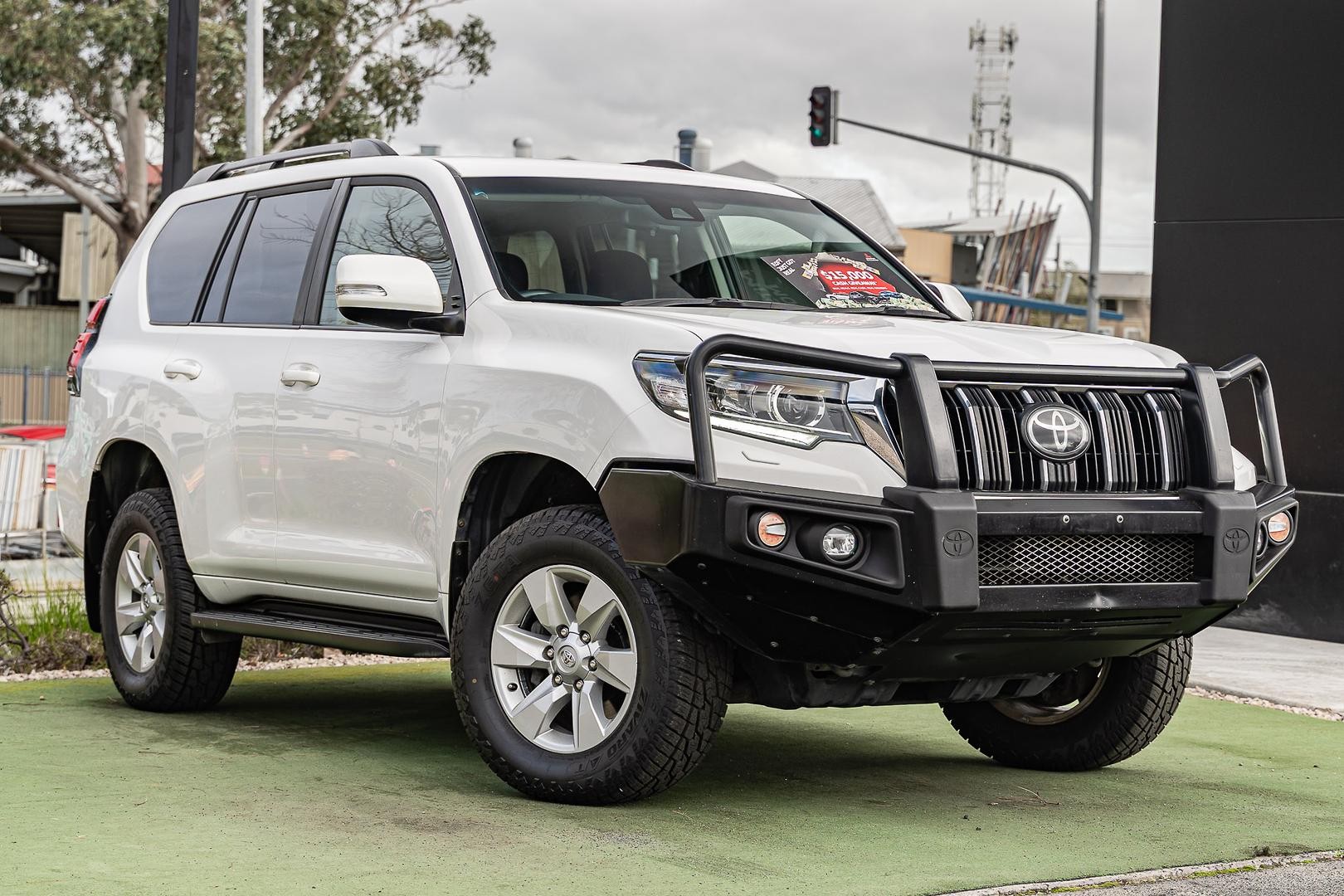 Toyota Landcruiser Prado image 2