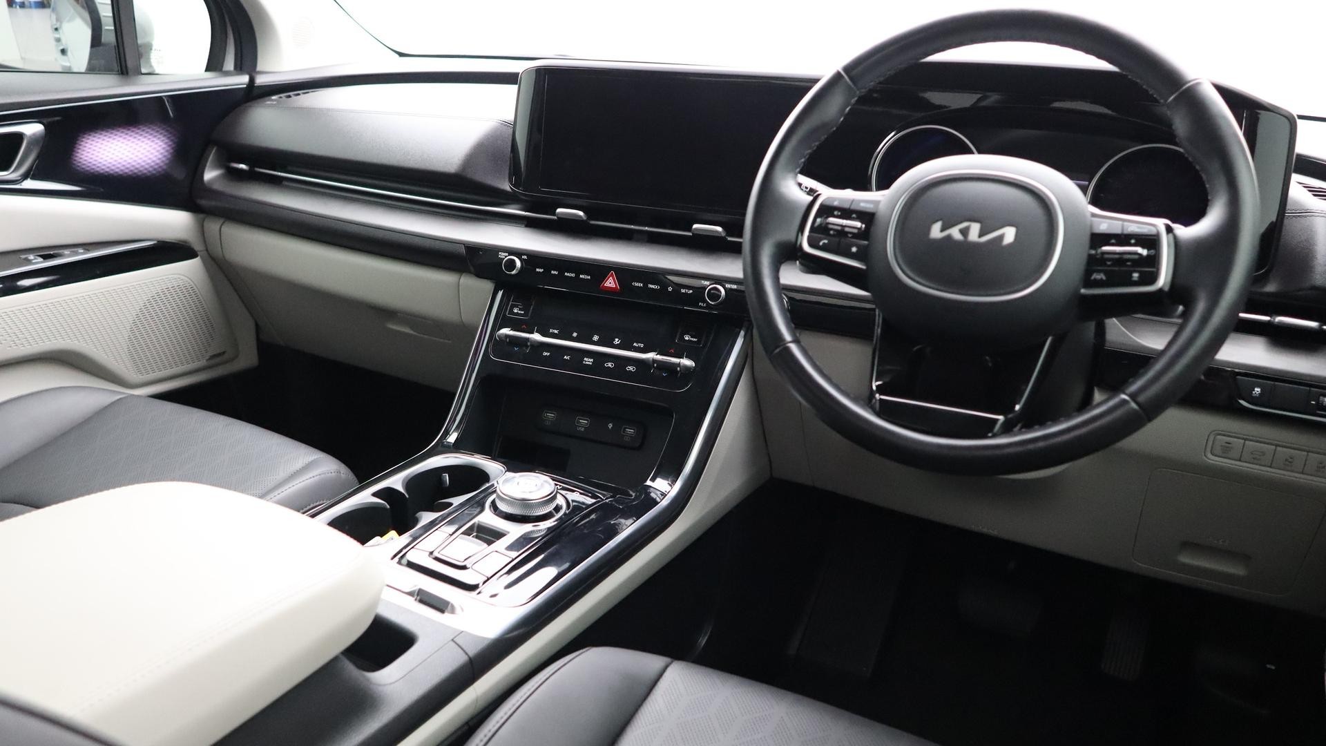 Kia Carnival image 4