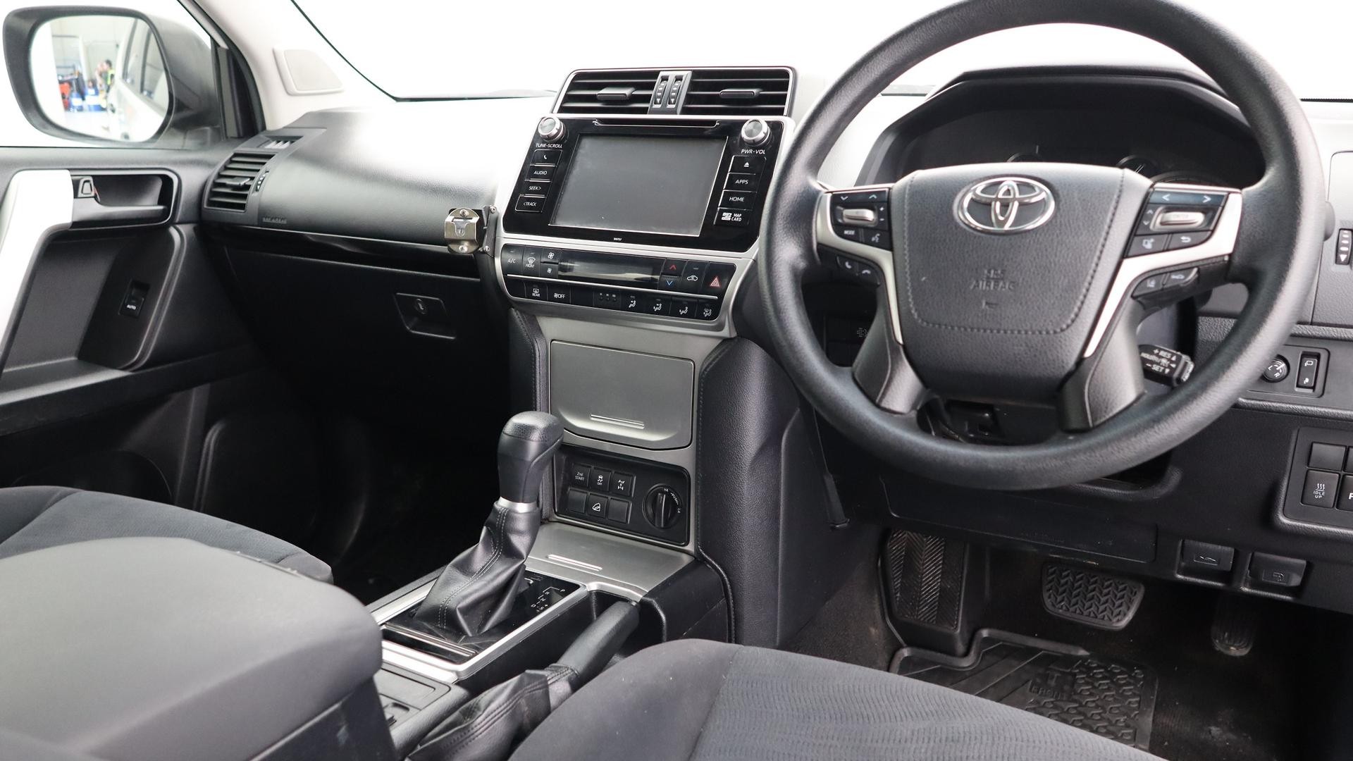 Toyota Landcruiser Prado image 4