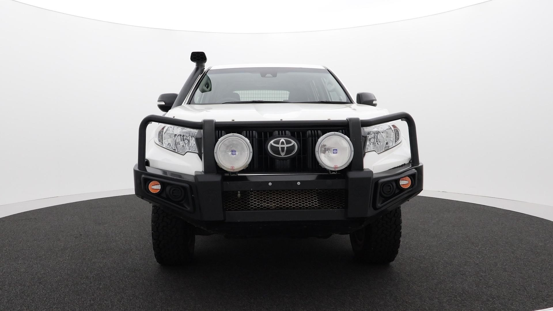 Toyota Landcruiser Prado image 2