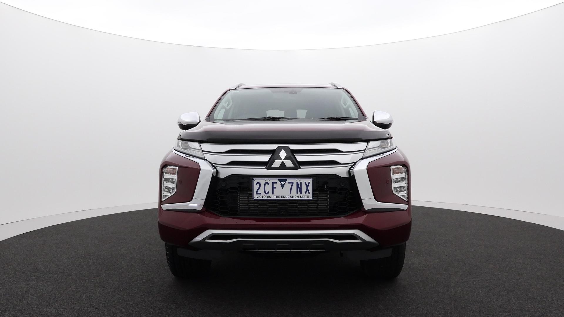 Mitsubishi Pajero Sport image 2