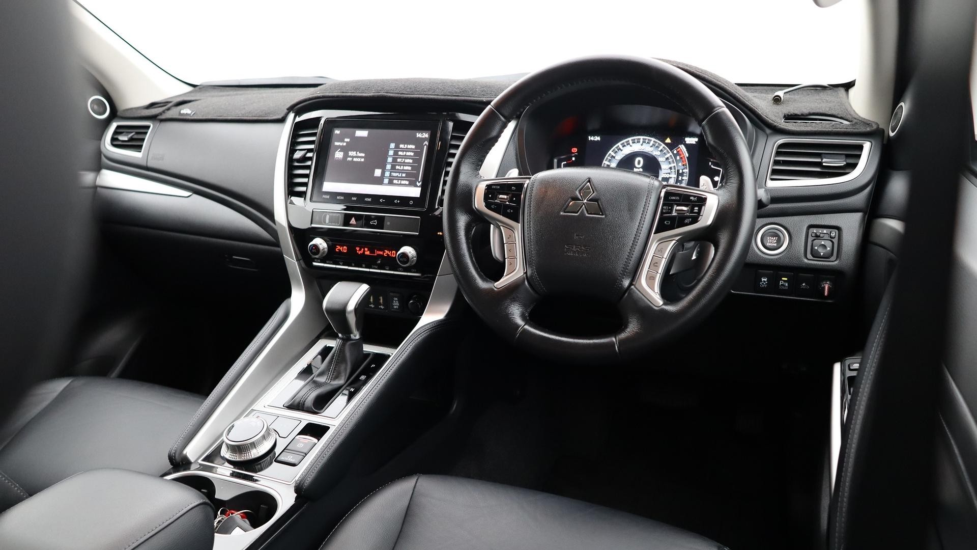 Mitsubishi Pajero Sport image 4