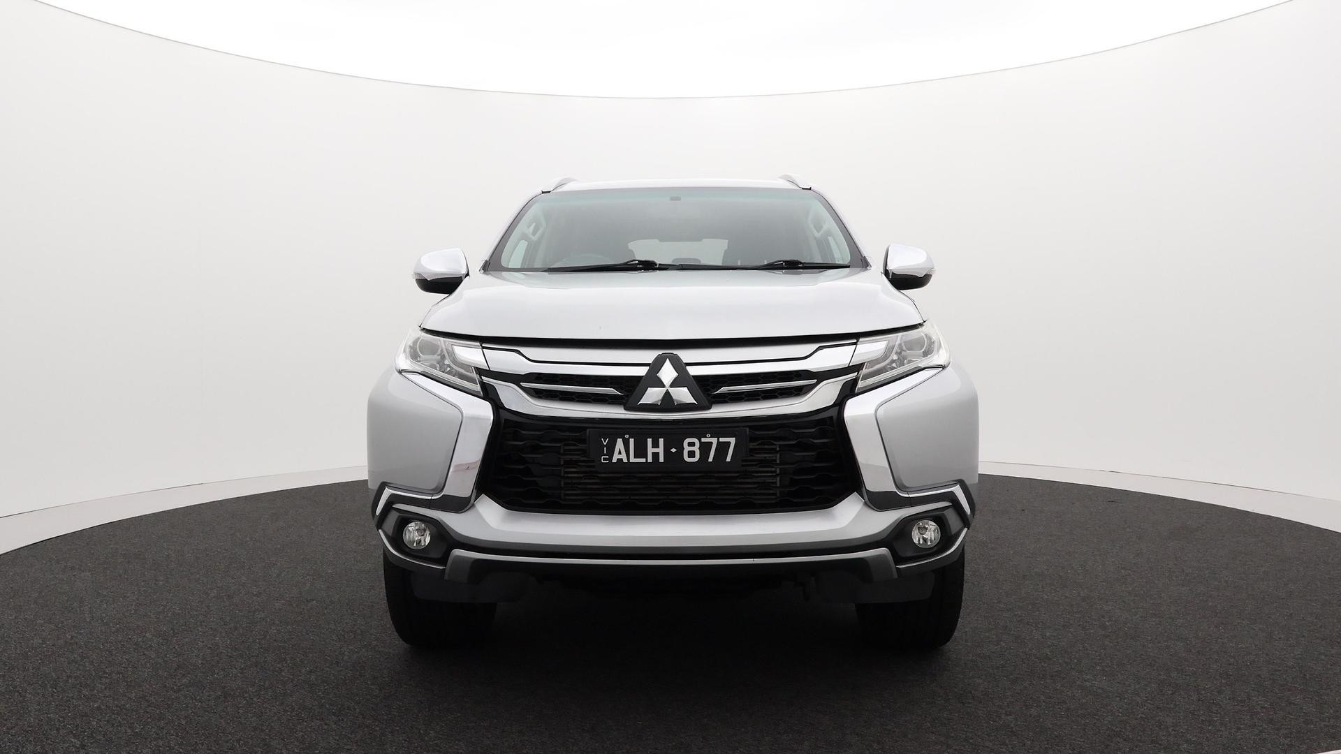 Mitsubishi Pajero Sport image 2