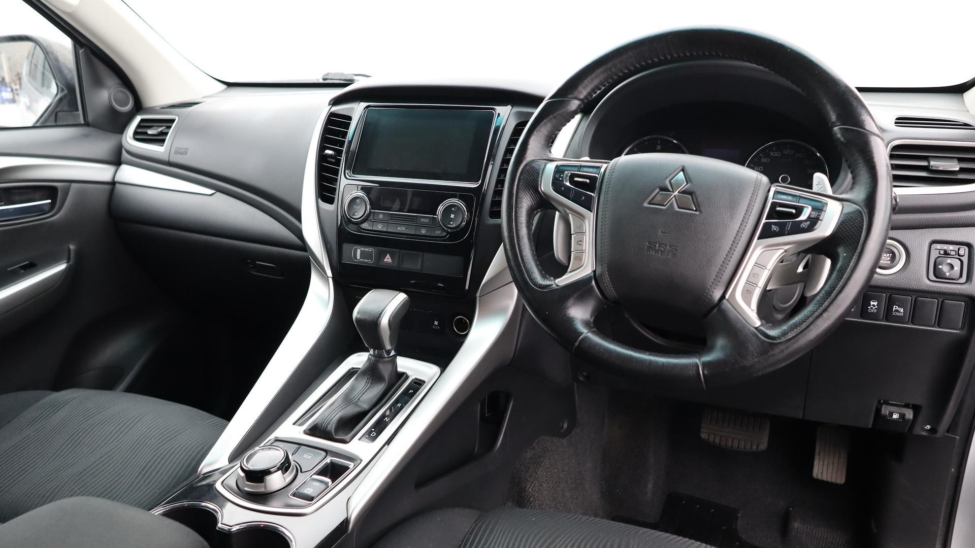 Mitsubishi Pajero Sport image 4