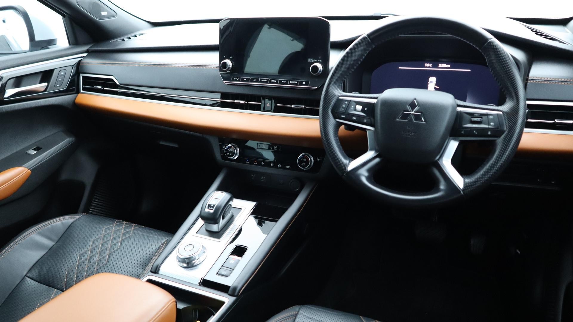 Mitsubishi Outlander image 4