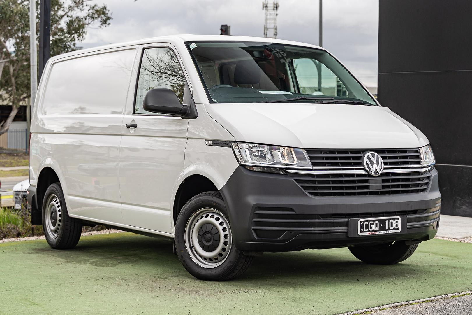 Volkswagen Transporter image 2