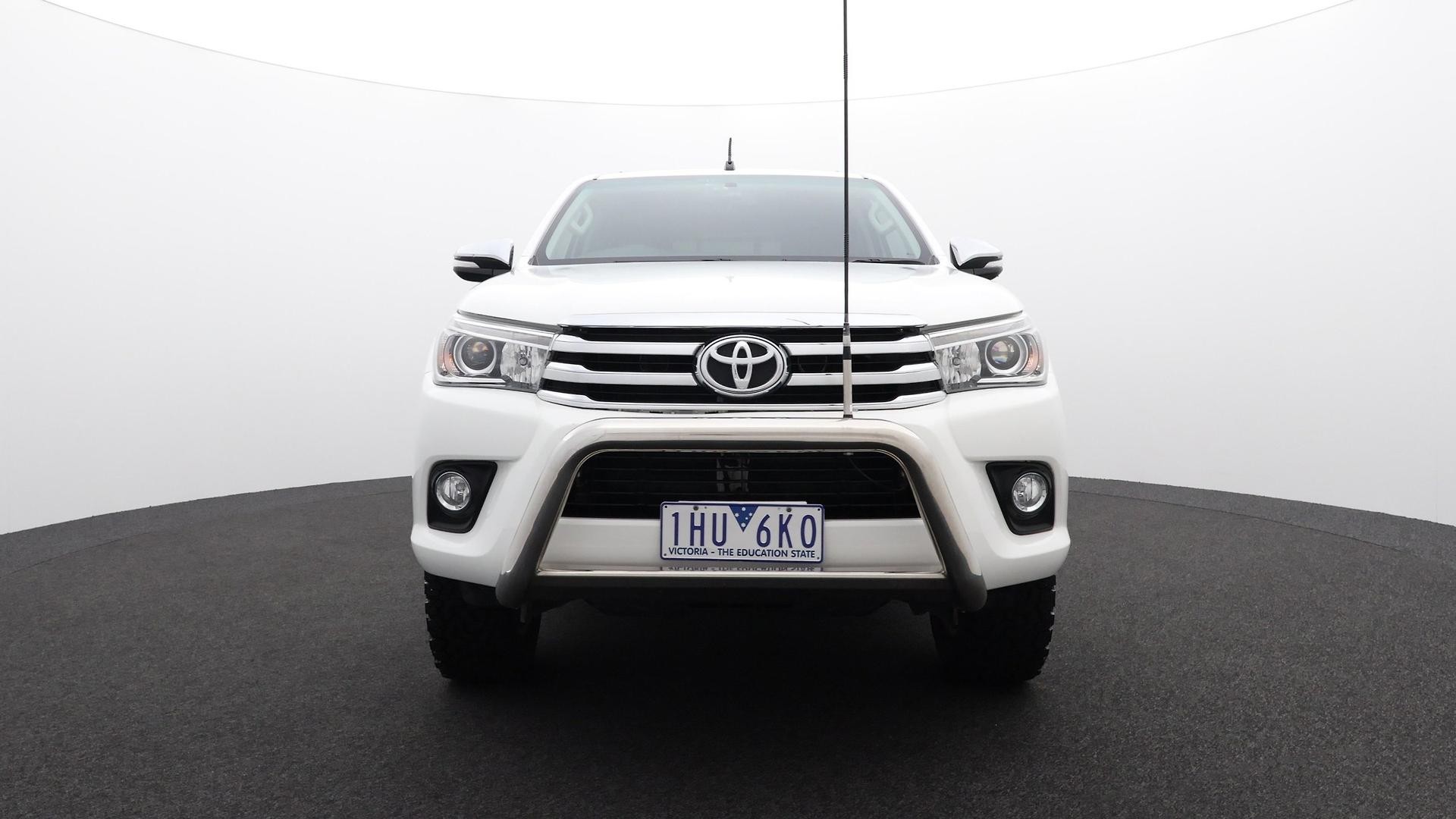 Toyota Hilux image 2