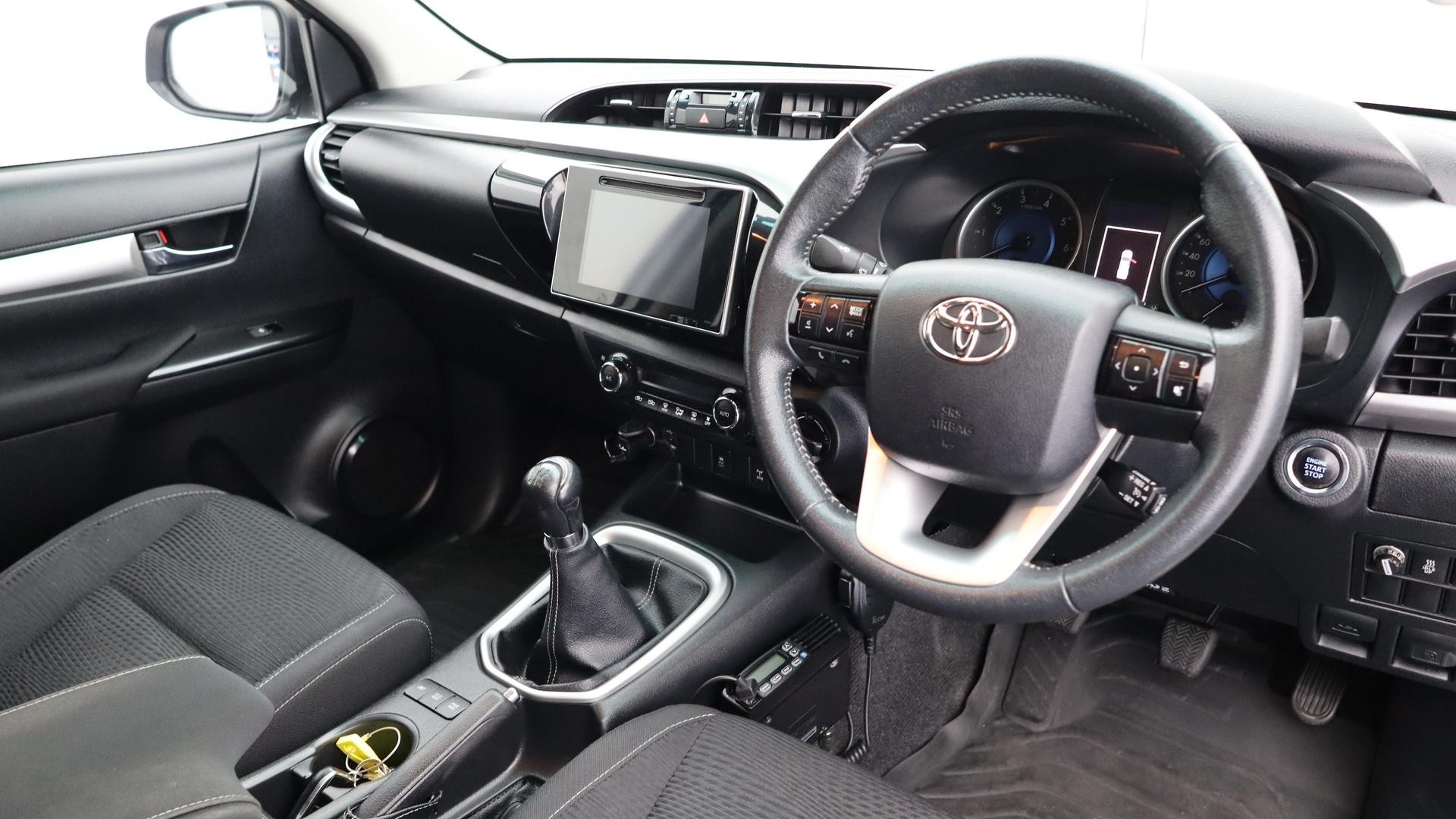 Toyota Hilux image 4