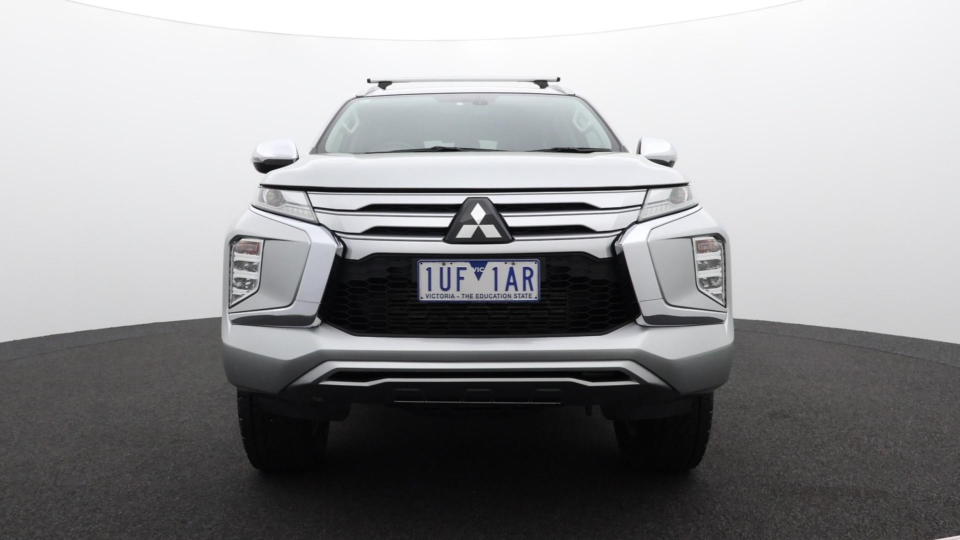 Mitsubishi Pajero Sport image 2