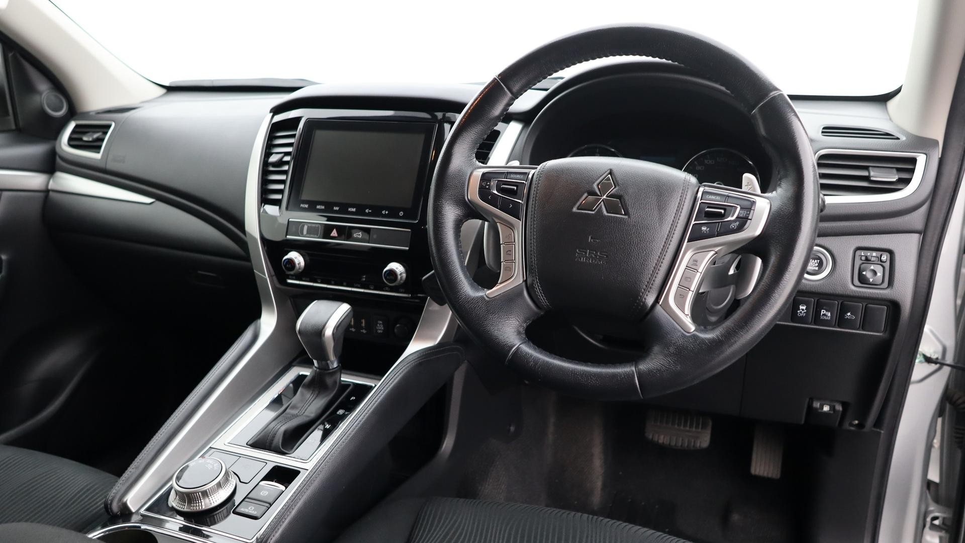 Mitsubishi Pajero Sport image 4