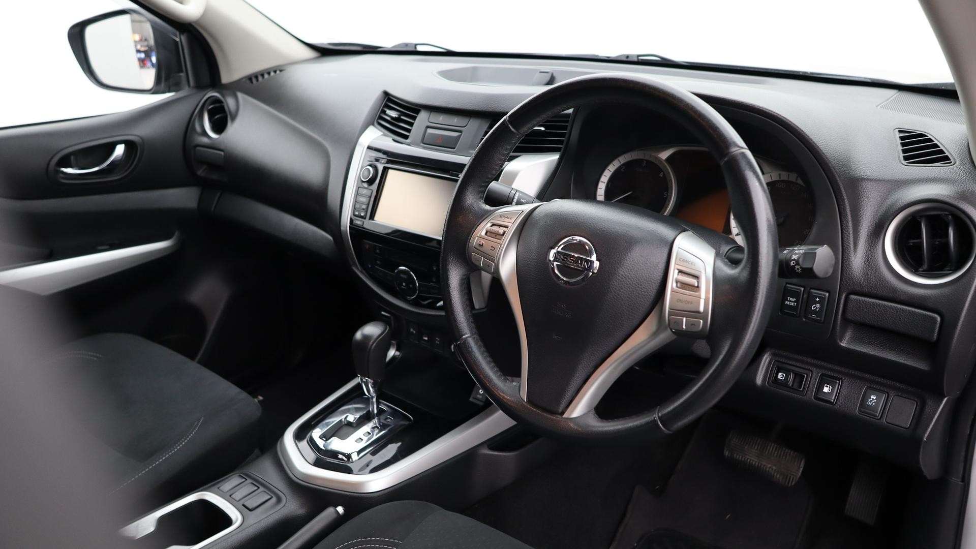 Nissan Navara image 4