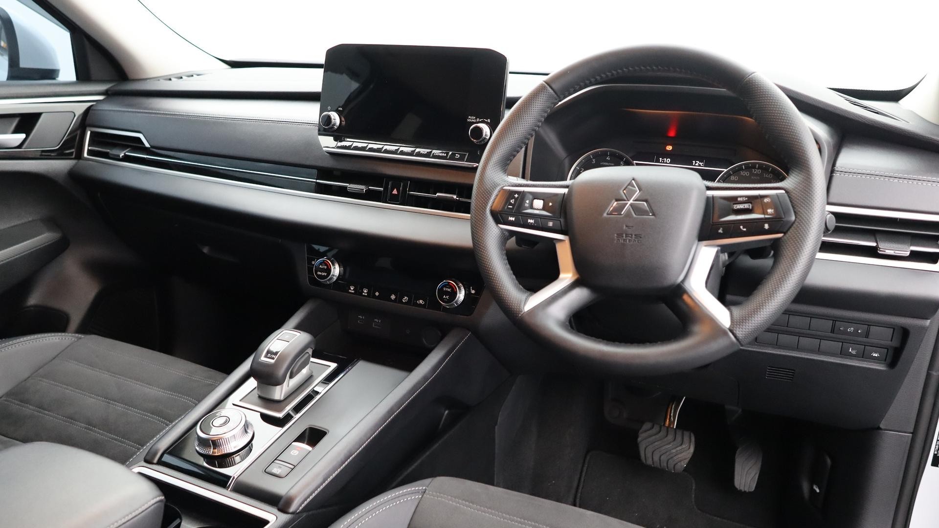 Mitsubishi Outlander image 4
