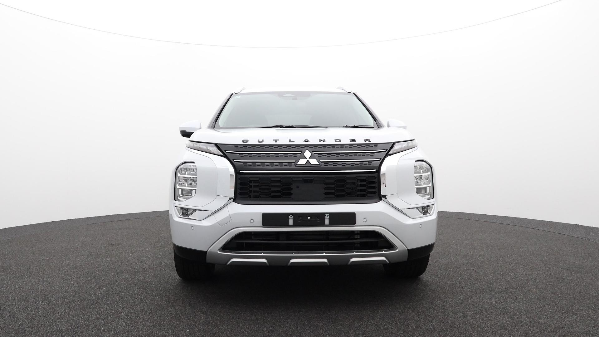 Mitsubishi Outlander image 2