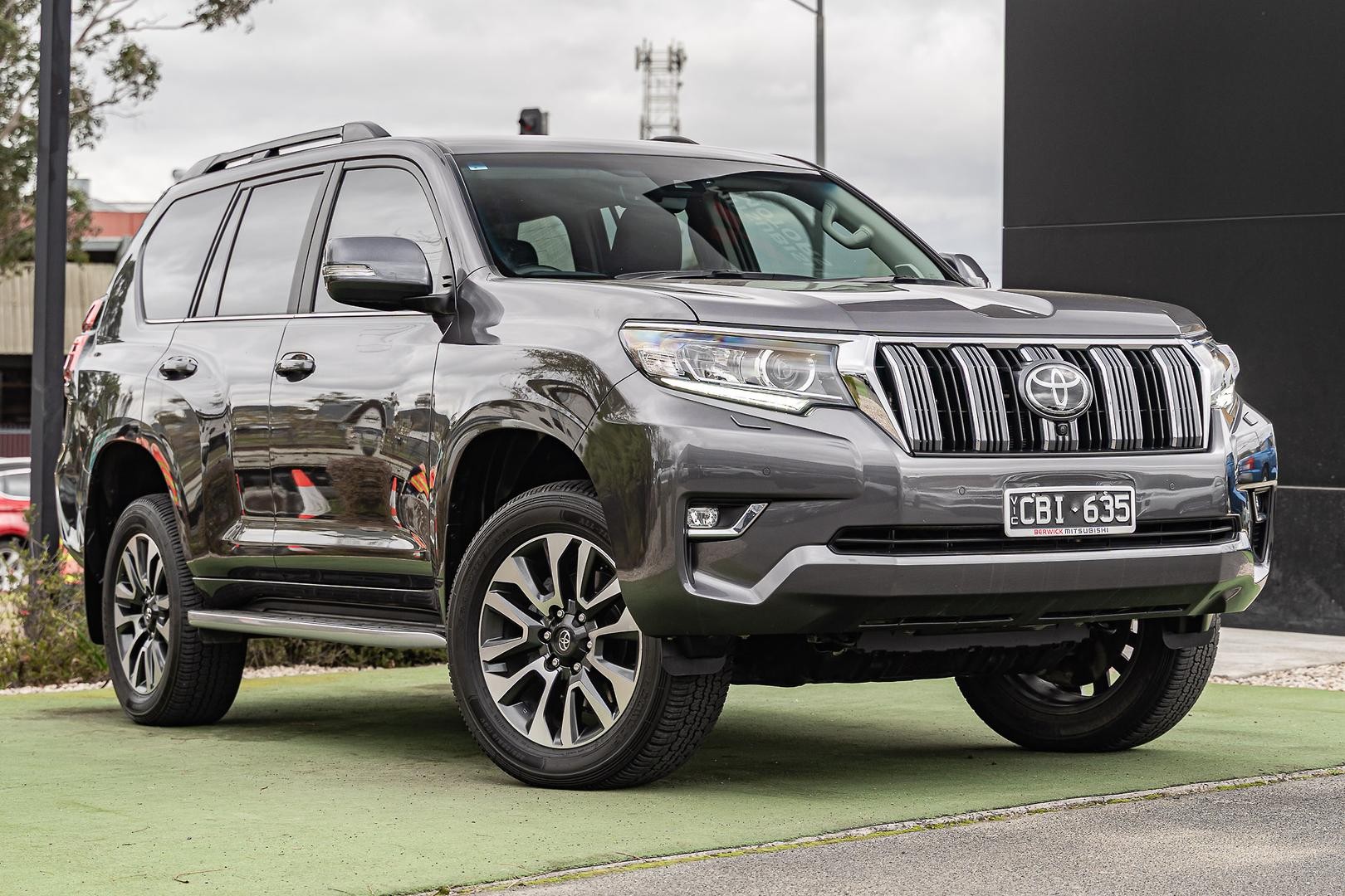 Toyota Landcruiser Prado image 2