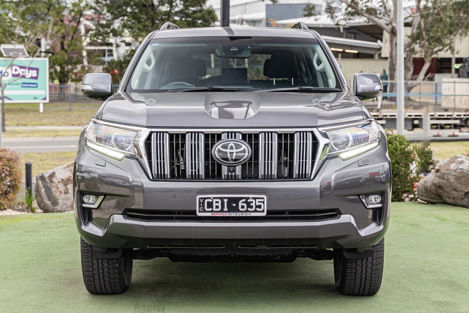 Toyota Landcruiser Prado image 3