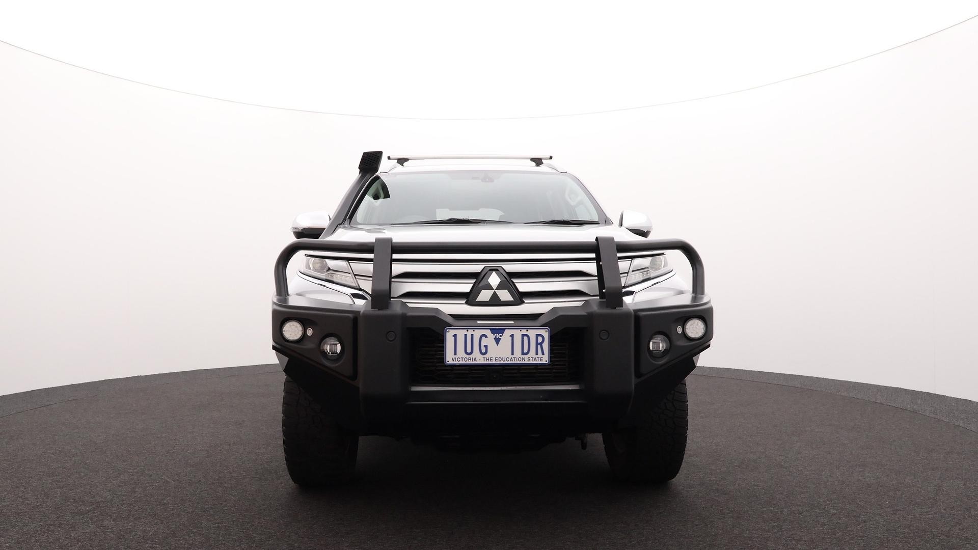 Mitsubishi Pajero Sport image 2