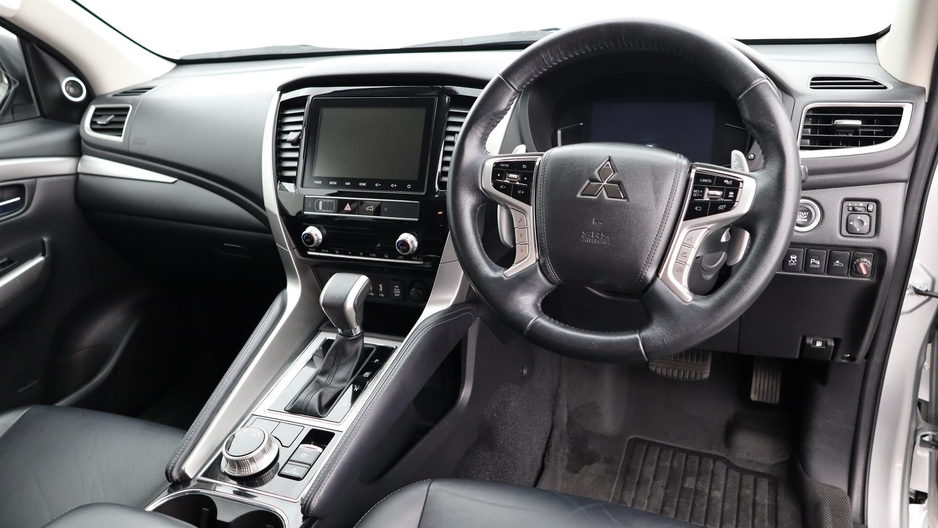 Mitsubishi Pajero Sport image 4