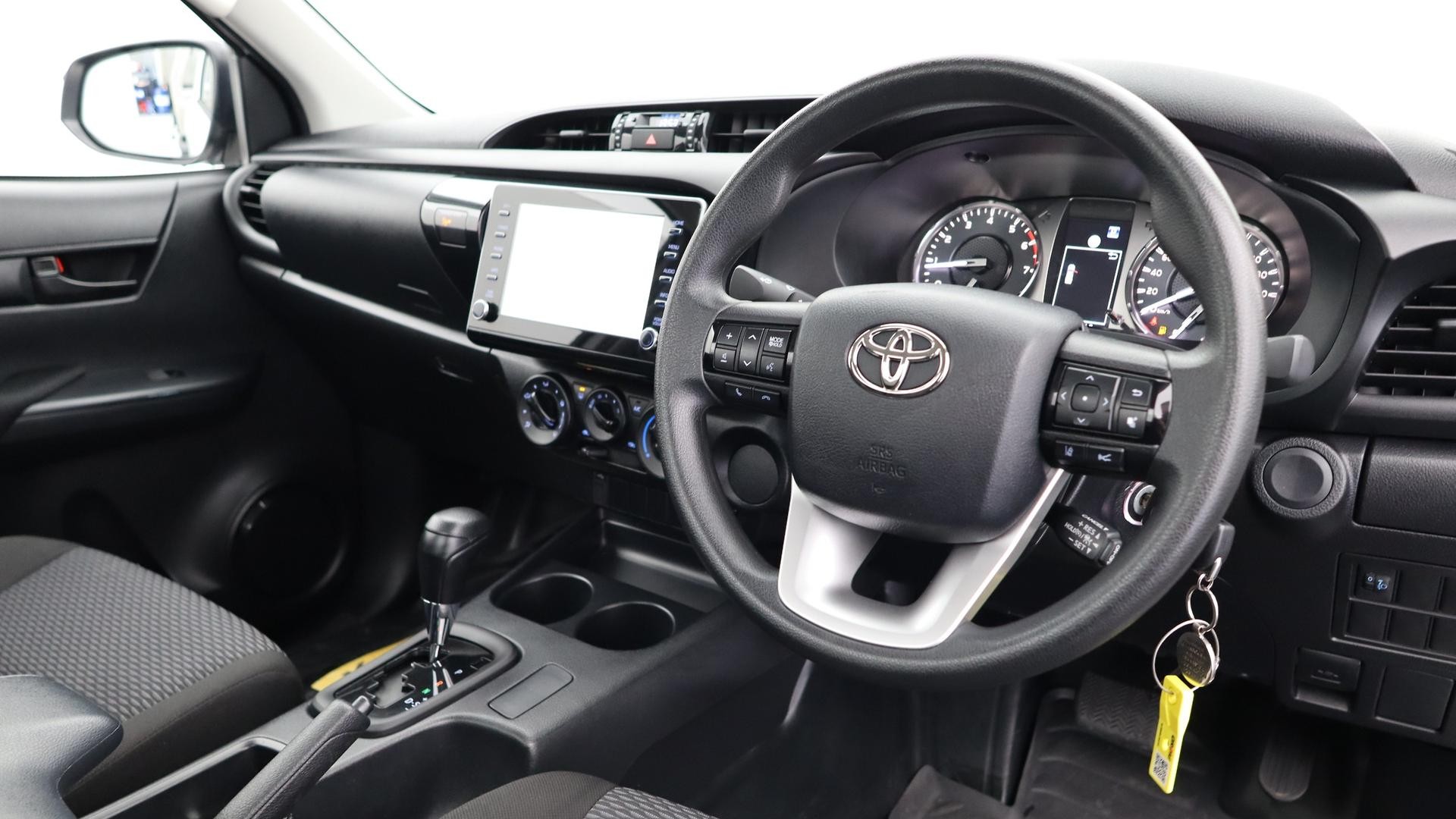 Toyota Hilux image 4