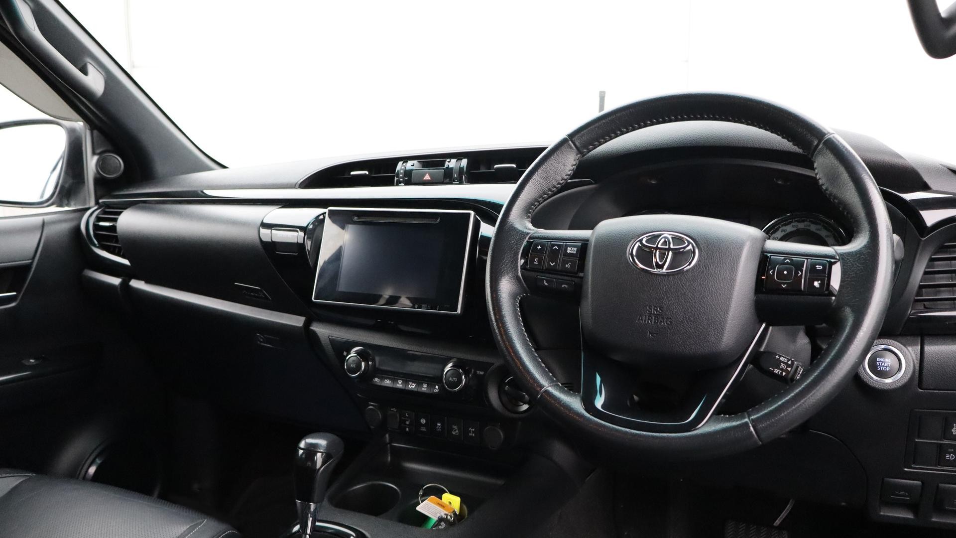 Toyota Hilux image 4