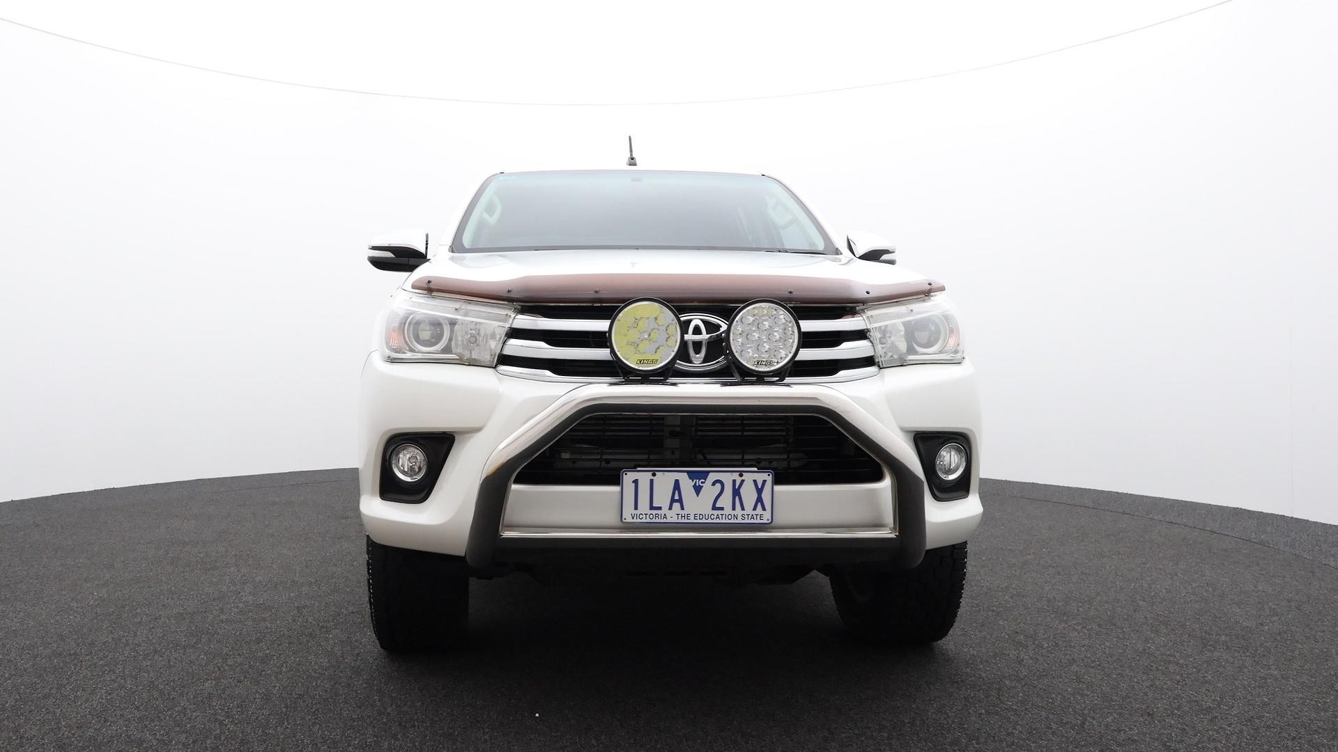 Toyota Hilux image 2