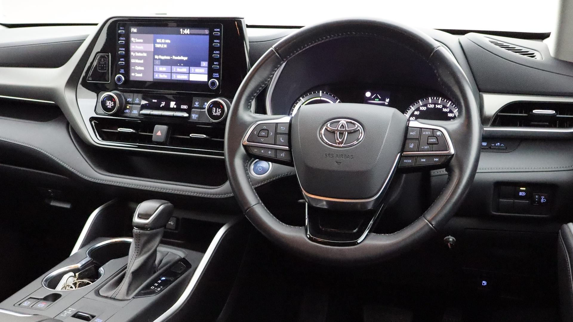 Toyota Kluger image 4