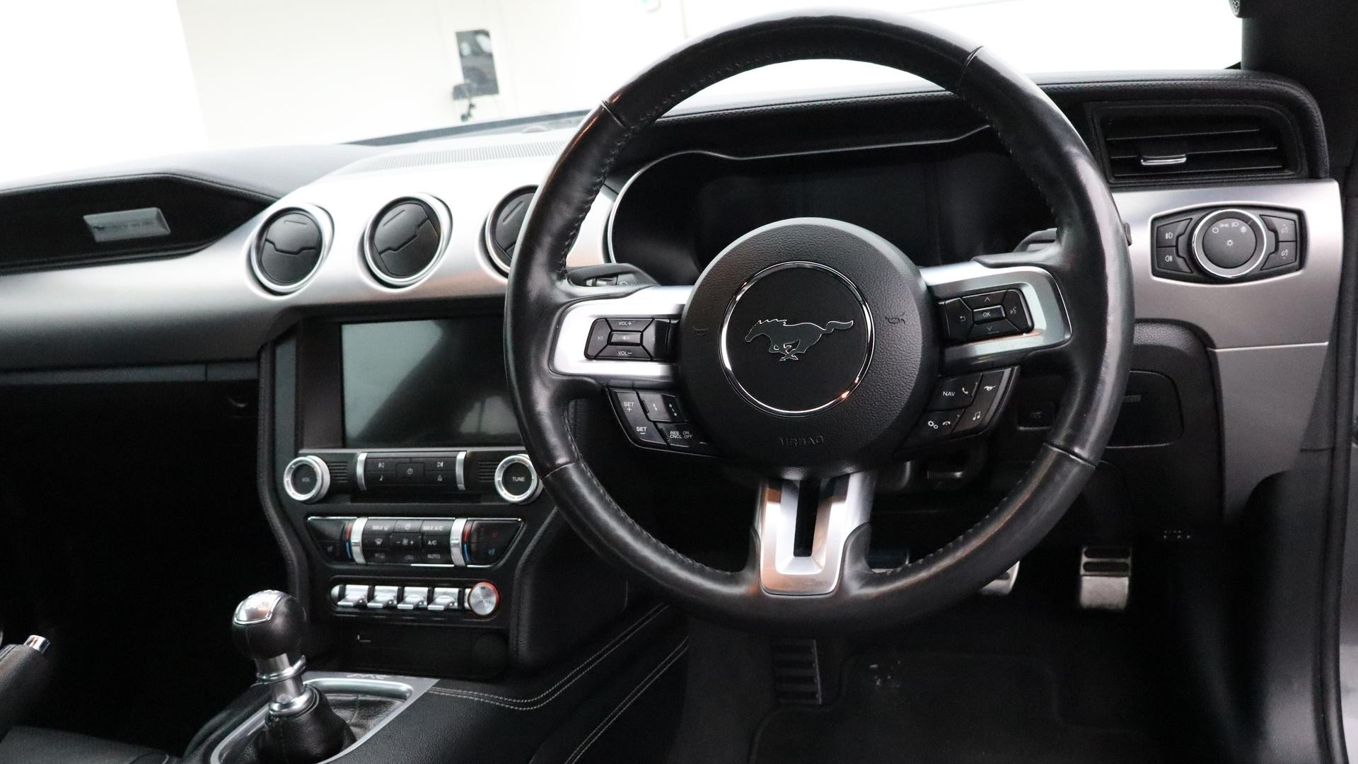 Ford Mustang image 4
