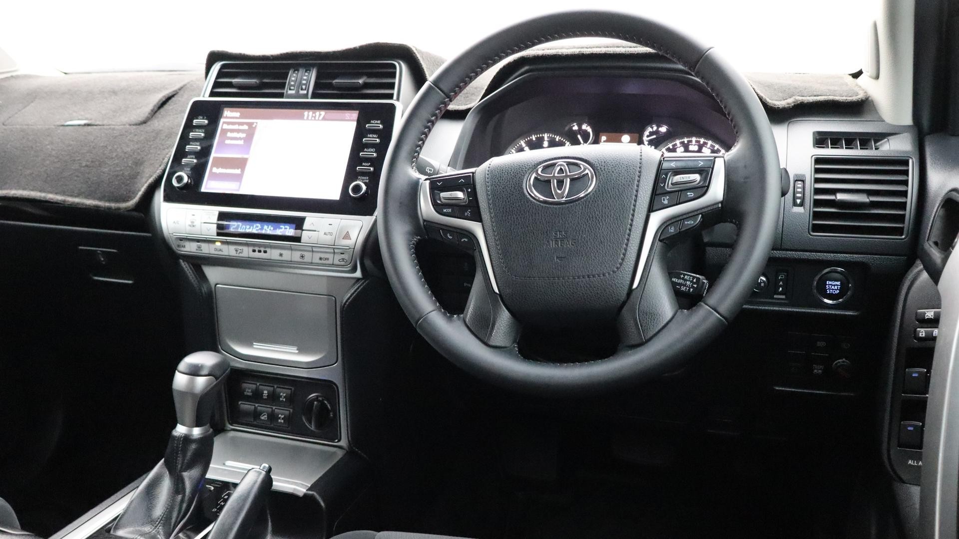 Toyota Landcruiser Prado image 4