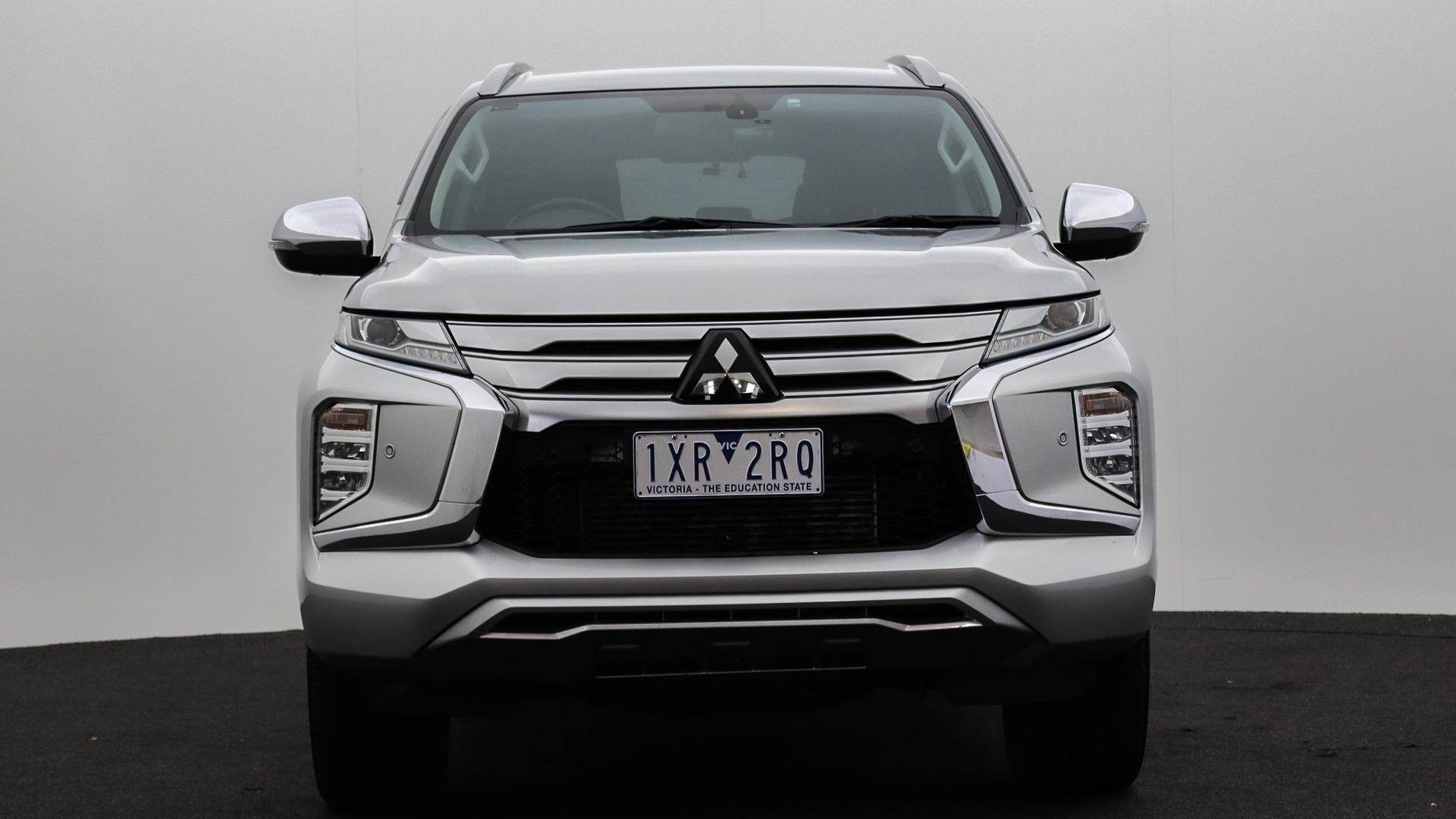 Mitsubishi Pajero Sport image 2