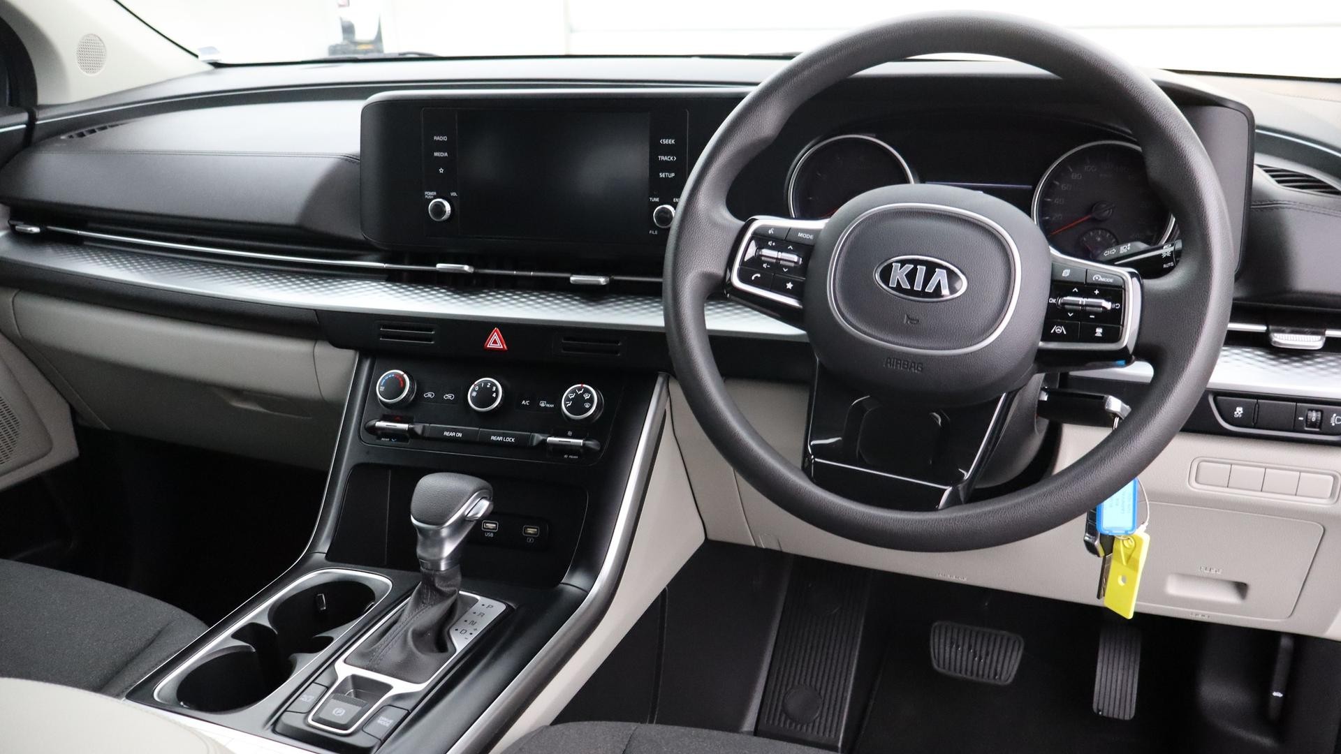 Kia Carnival image 4