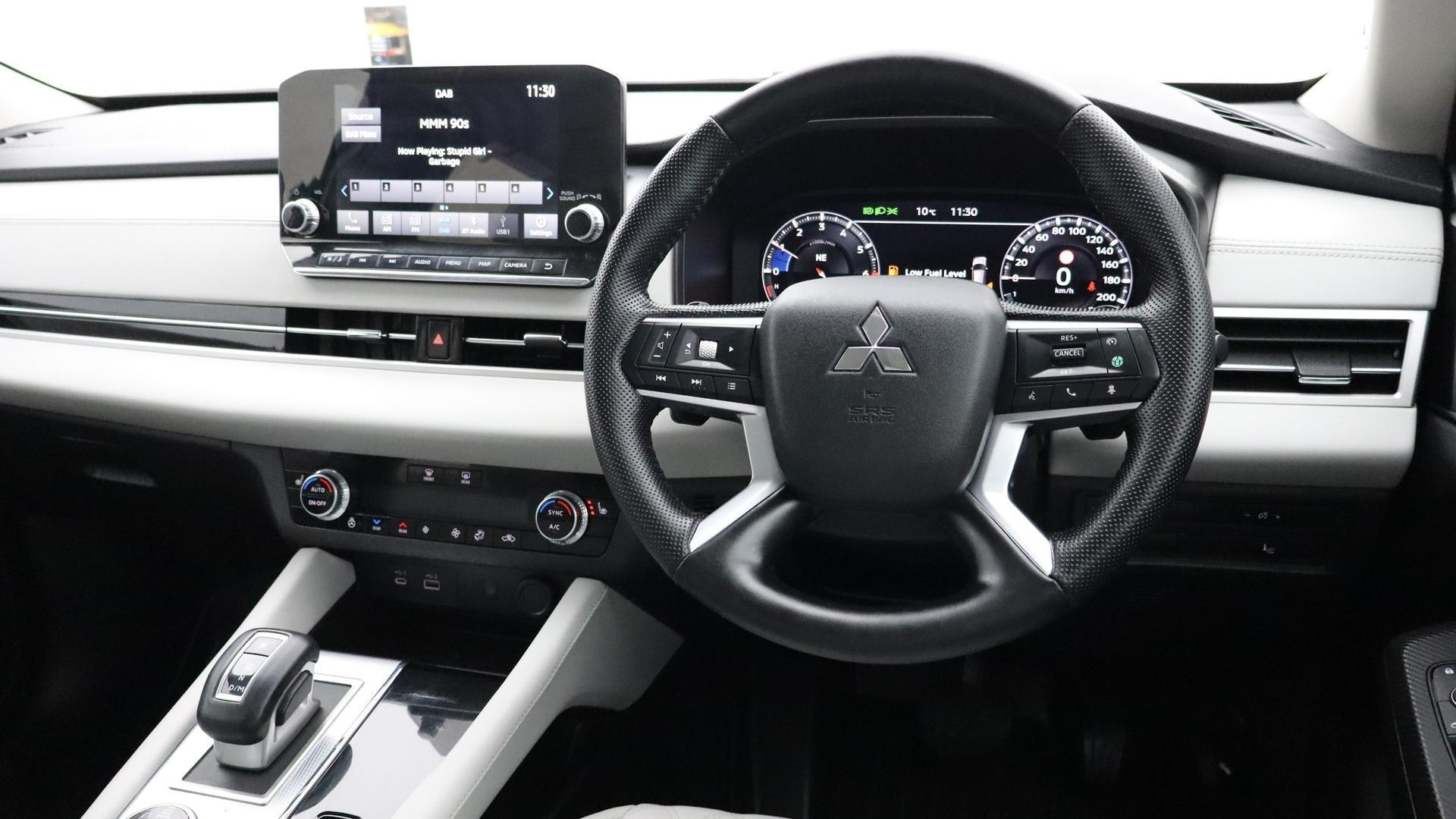 Mitsubishi Outlander image 4
