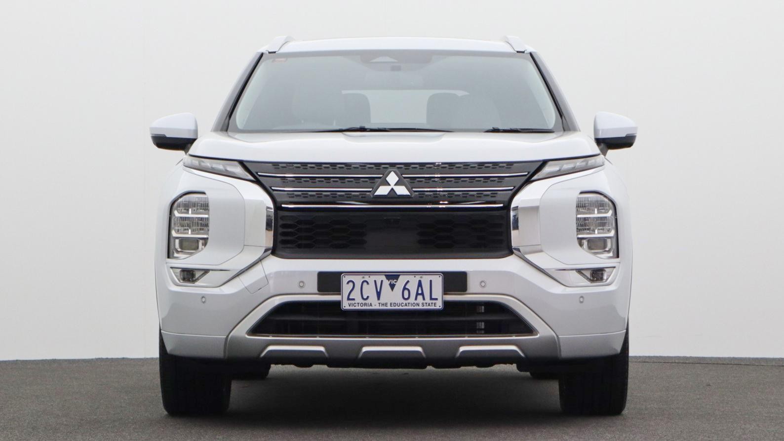 Mitsubishi Outlander image 3