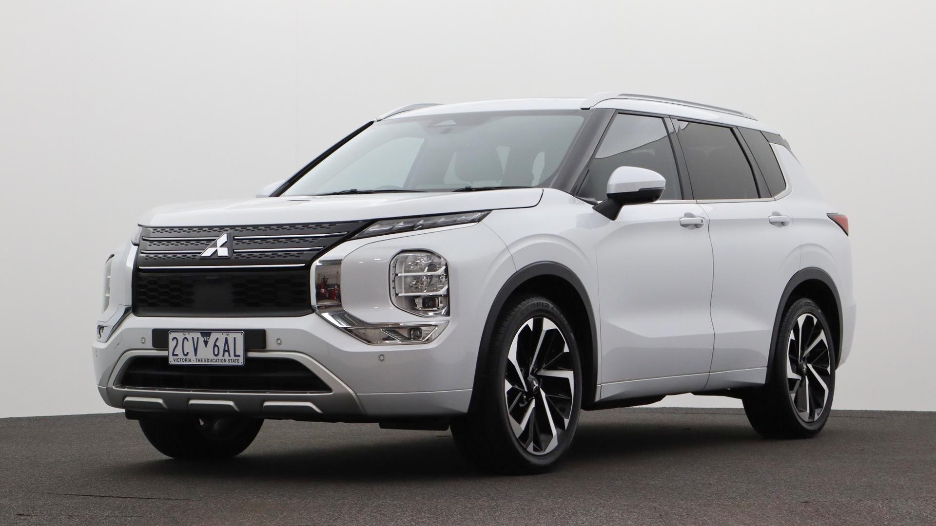 Mitsubishi Outlander image 1